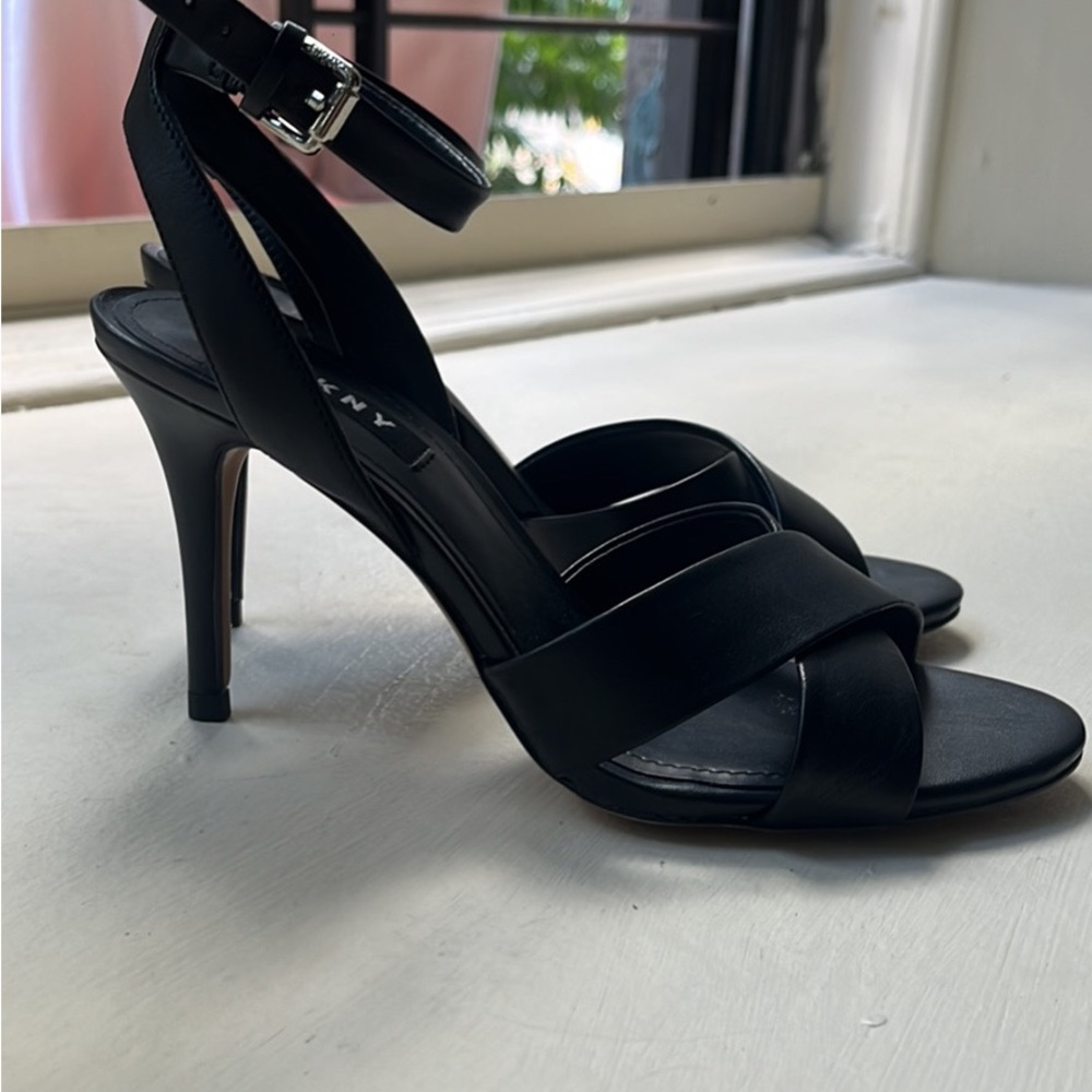 New Leather Crisscross Stilleto’s